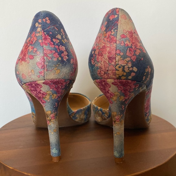 Jessica Simpson Livvy Floral Pumps - Picture 6 of 9